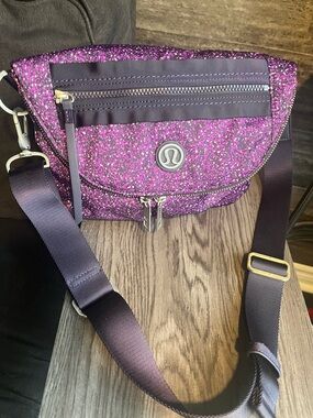 Lululemon Vintage Festival Crossbody Bag 💜Purple Speckle Multi Pocket Travel EUC